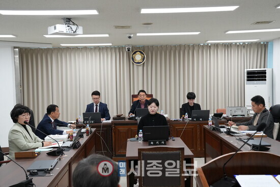 대전 중구의회 의회운영위원회 행정사무감사 모습
